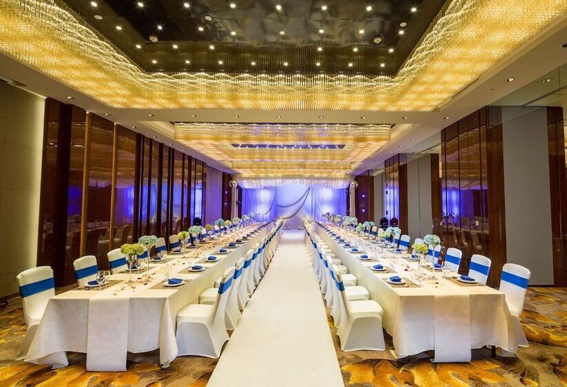 هتل Hilton Urumqi