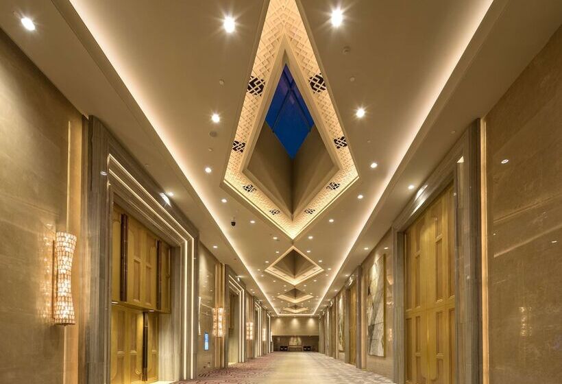 هتل Hilton Urumqi