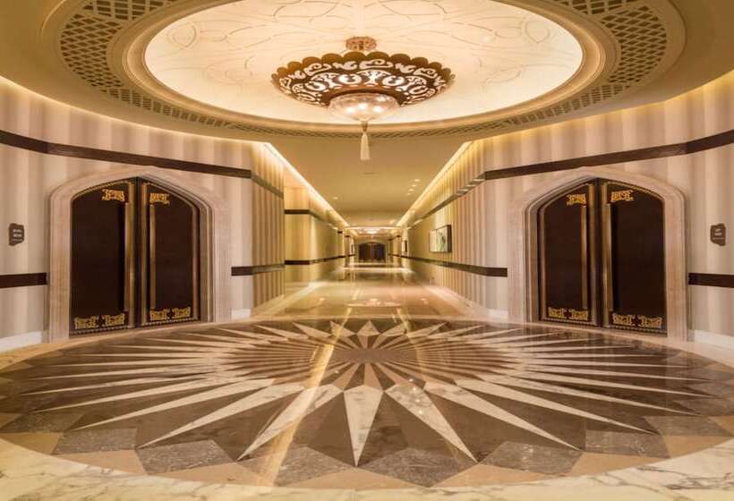 هتل Hilton Urumqi