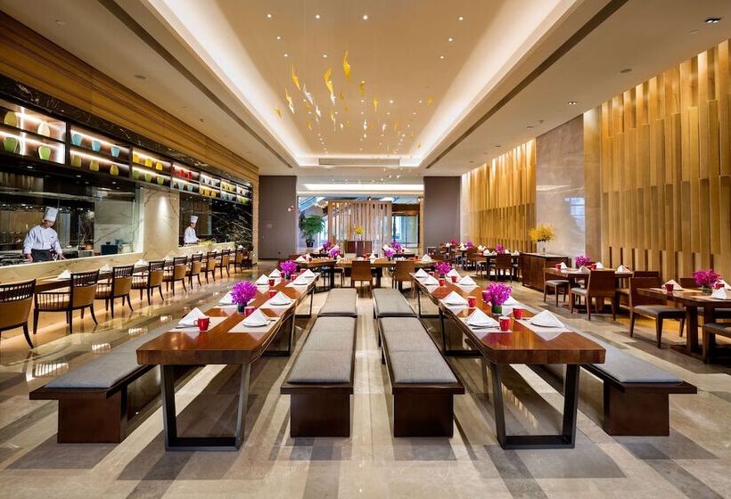 هتل Hilton Urumqi
