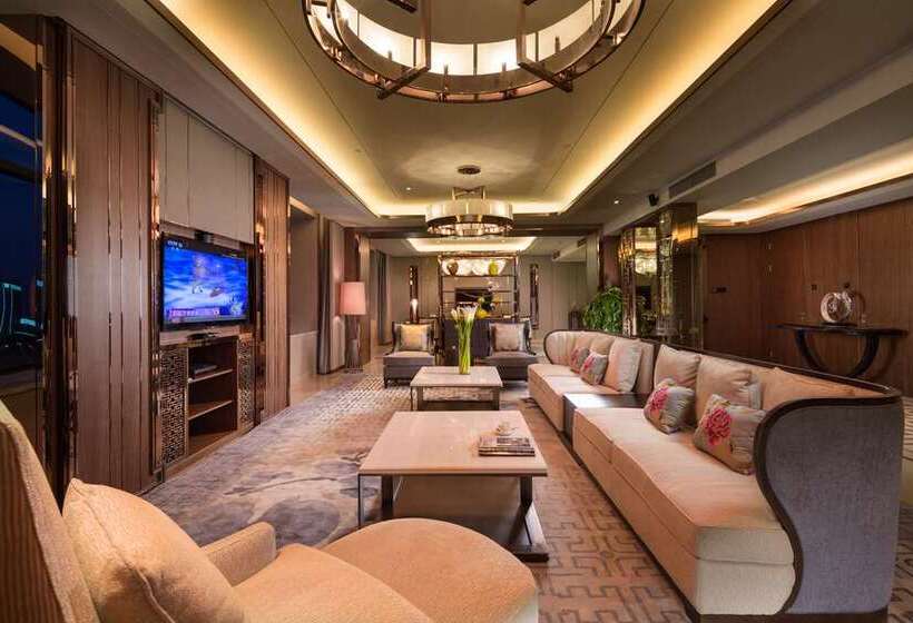 هتل Hilton Urumqi