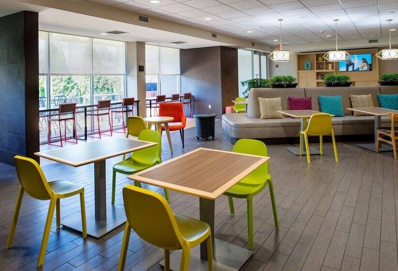 هتل Home2 Suites By Hilton St. Louis/forest Park