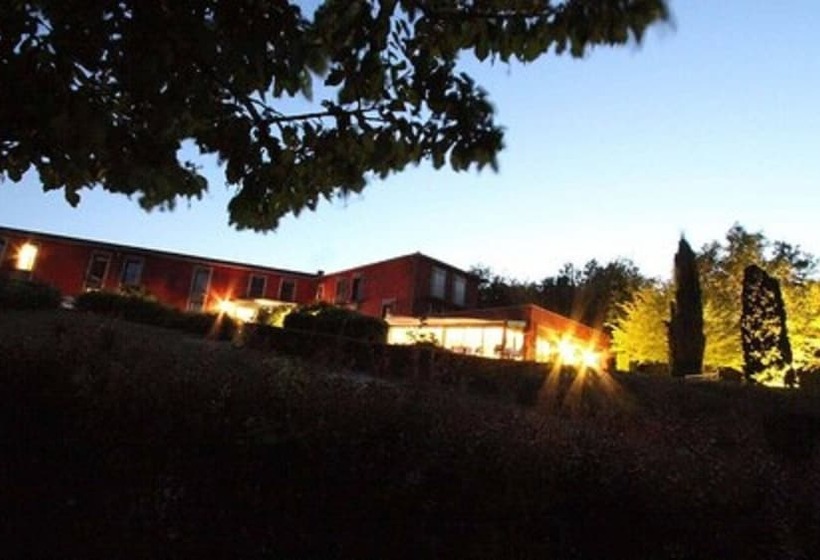 هتل Hôtel Restaurant La Montagne De Brancion