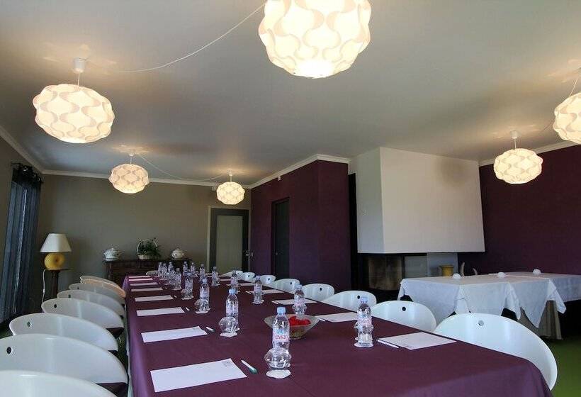 هتل Hôtel Restaurant La Montagne De Brancion