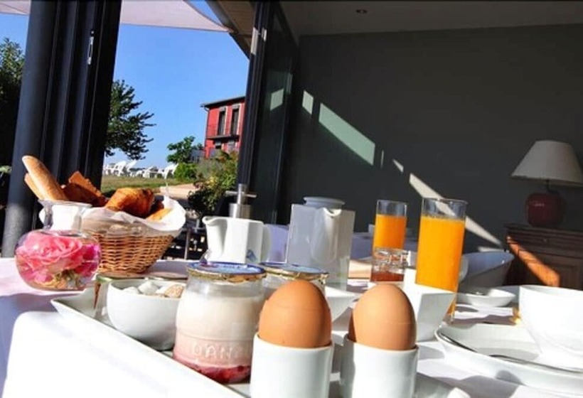 هتل Hôtel Restaurant La Montagne De Brancion