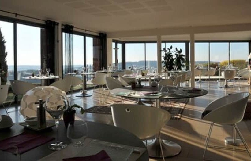 هتل Hôtel Restaurant La Montagne De Brancion