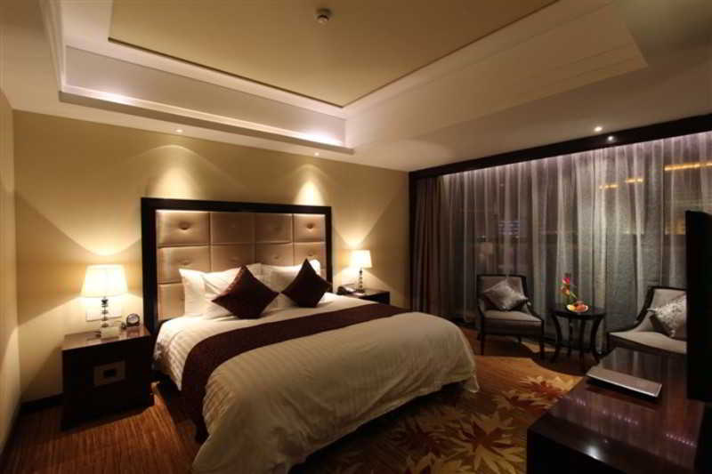 هتل New Century Grand  Xinxiang