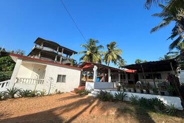 هتل Ocean View Goan Beach House