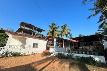 هتل Ocean View Goan Beach House