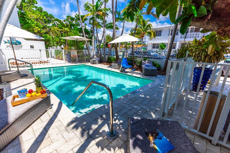 هتل Seaside All Suites
