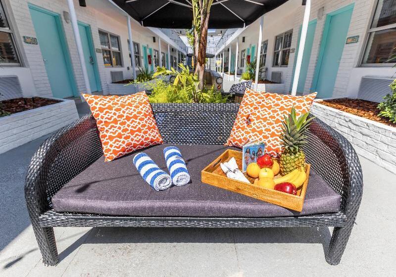 هتل Seaside All Suites