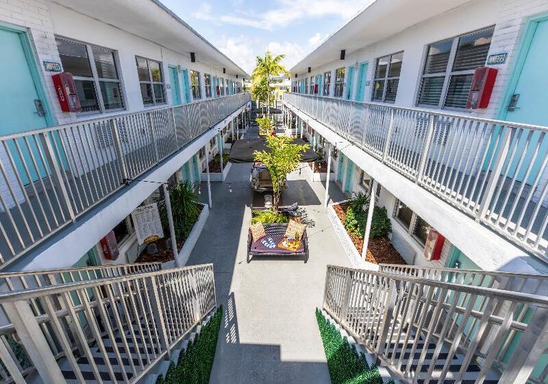 هتل Seaside All Suites