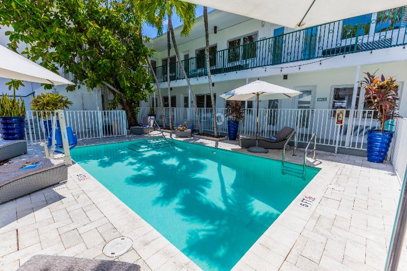 هتل Seaside All Suites