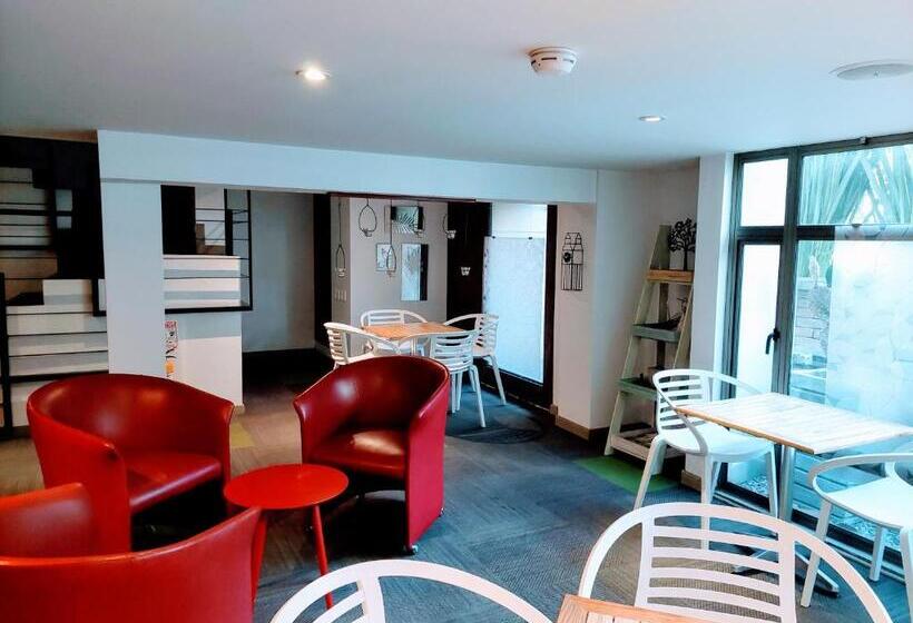 هتل Viaggio Teleport City Suites
