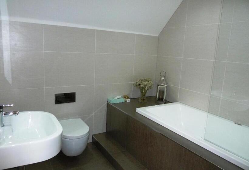 بنسيون The White Hart Inn