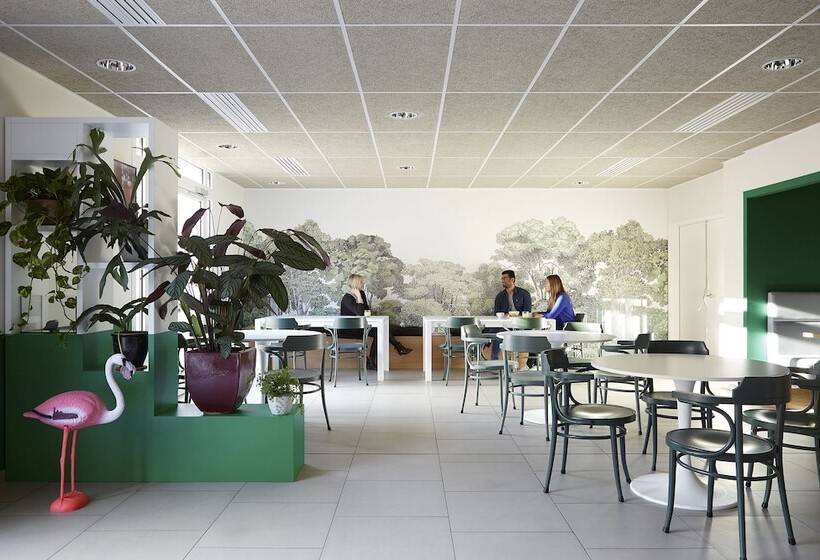 اقامتگاه The Social Hub Paris La Défense