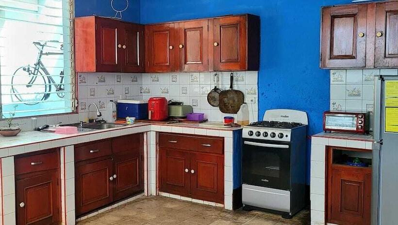 هتل Hostal Cisne House