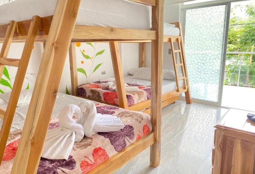 هتل Hostal Las Flores