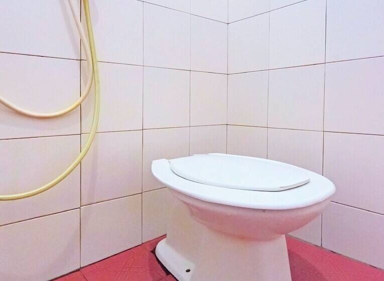 Отель Oyo 92337 Wisma Arwini Syariah