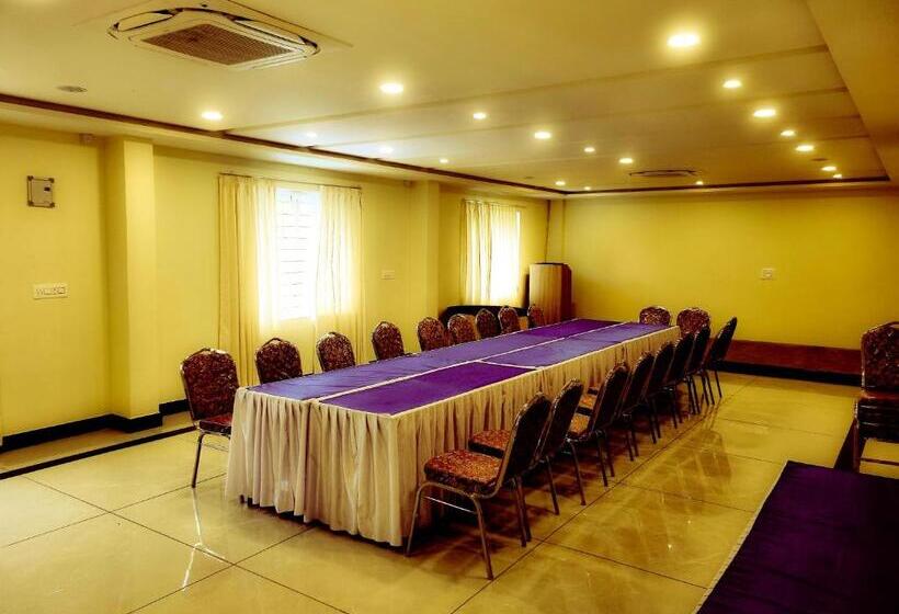 ホテル Sadanand S Highway Inn, Tumkur