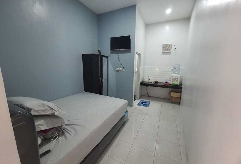 Отель Express O 92284 Kost Mazbie Syariah