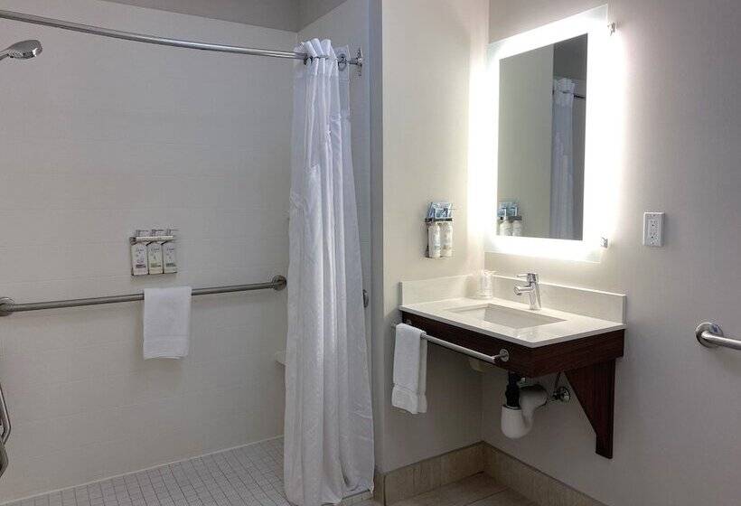 هتل Holiday Inn Express & Suites   Courtenay   Comox, An Ihg
