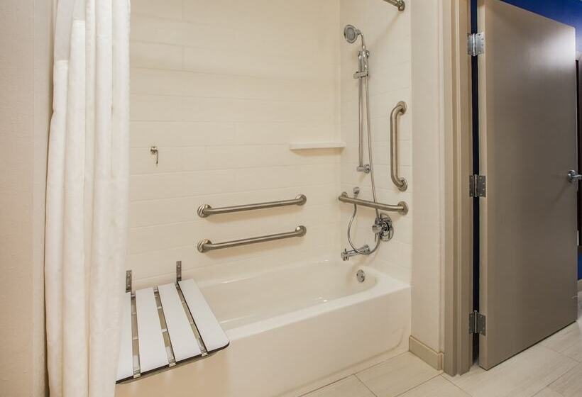 هتل Holiday Inn Express & Suites   Courtenay   Comox, An Ihg
