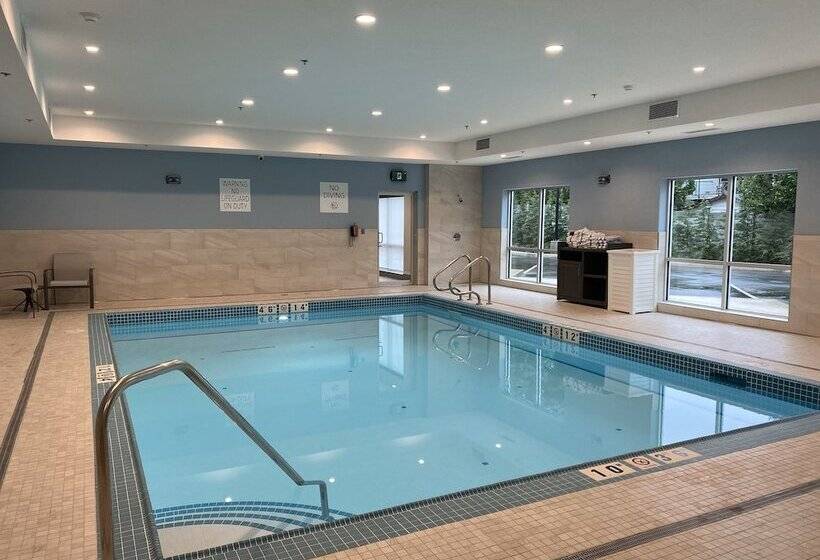 هتل Holiday Inn Express & Suites   Courtenay   Comox, An Ihg