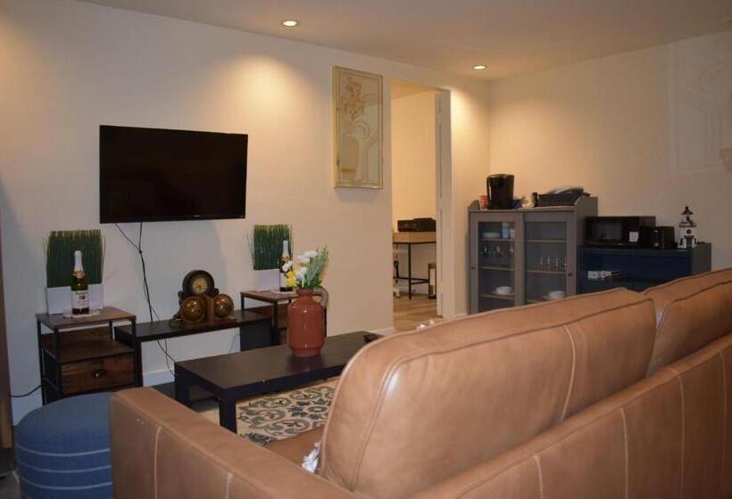 پانسیون Charming Private Guest Suite Near Disney/beach