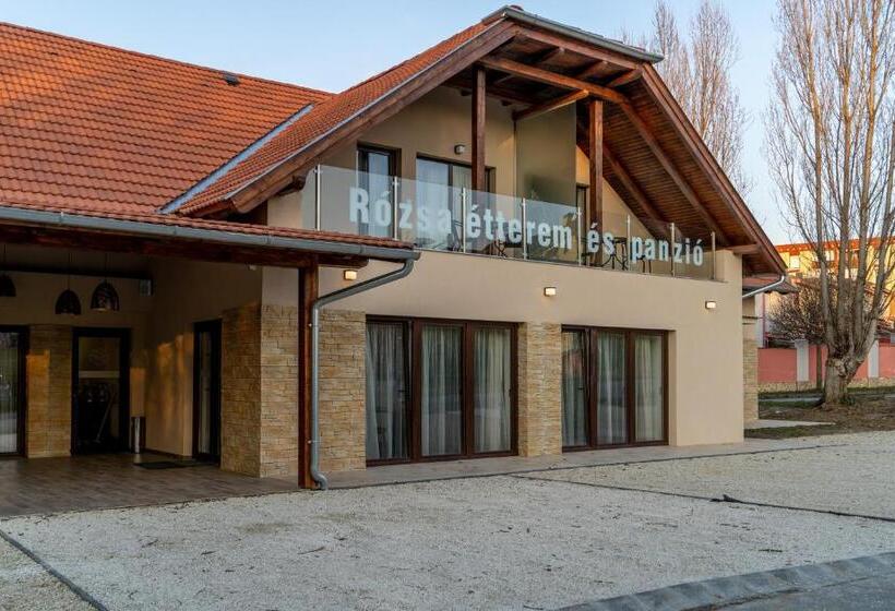 مبيت وإفطار Rózsa étterem & Panzió