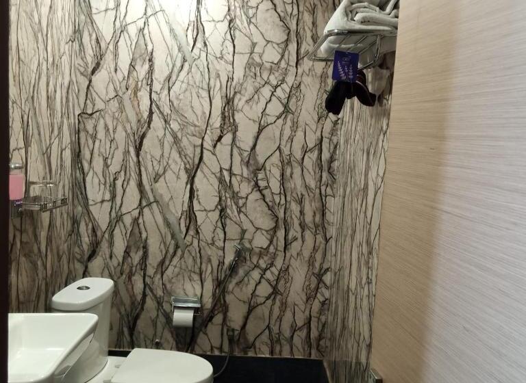هتل Xenious Biz Ayaan Residency