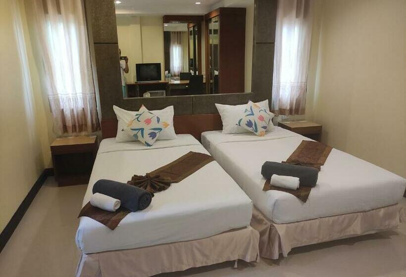 فندق Baan Thara Guesthouse