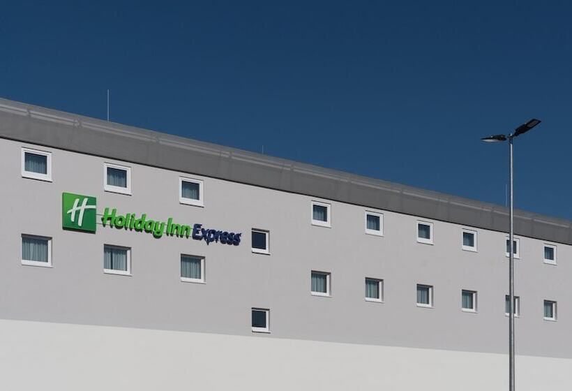 בית מלון כפרי Holiday Inn Express   Hamburg South A7 As42, An Ihg