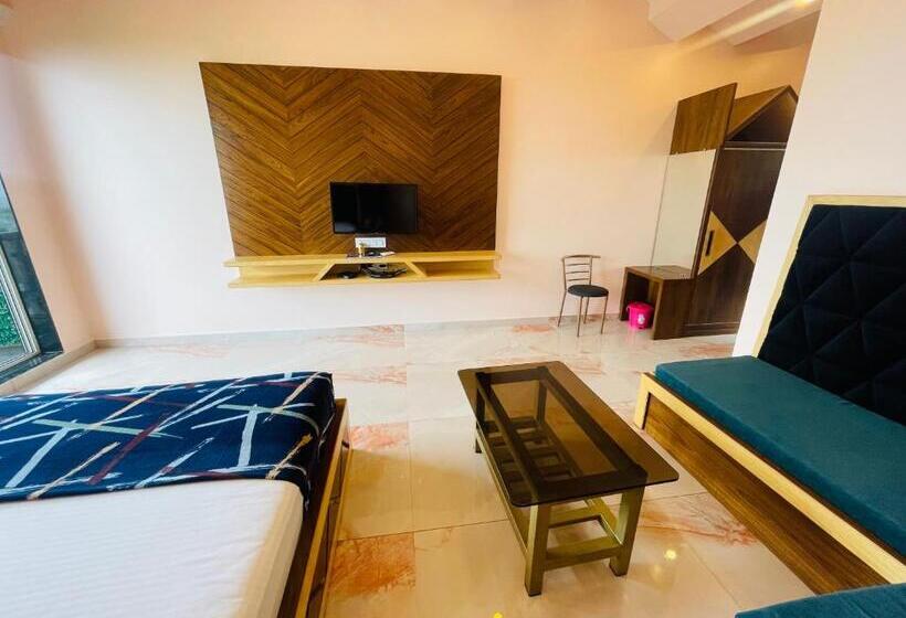 فندق Natural Resort Panhala