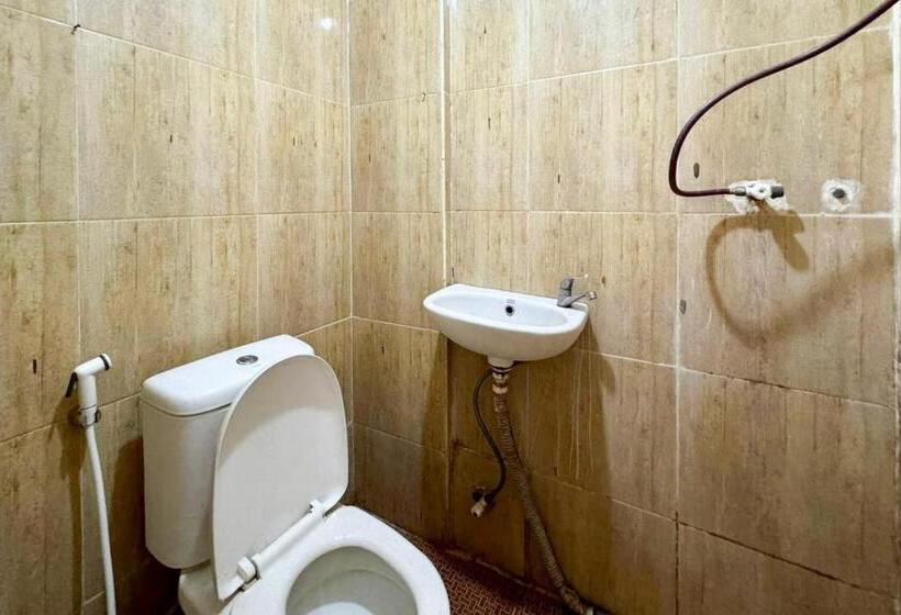Отель Backpacker Homestay Jatisampurna Redpartner