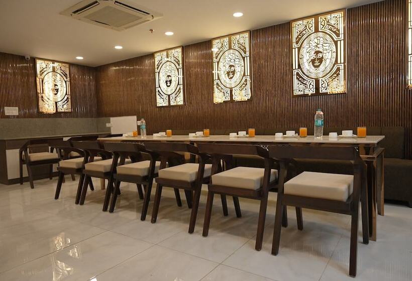 هتل Xenious Biz Ayaan Residency
