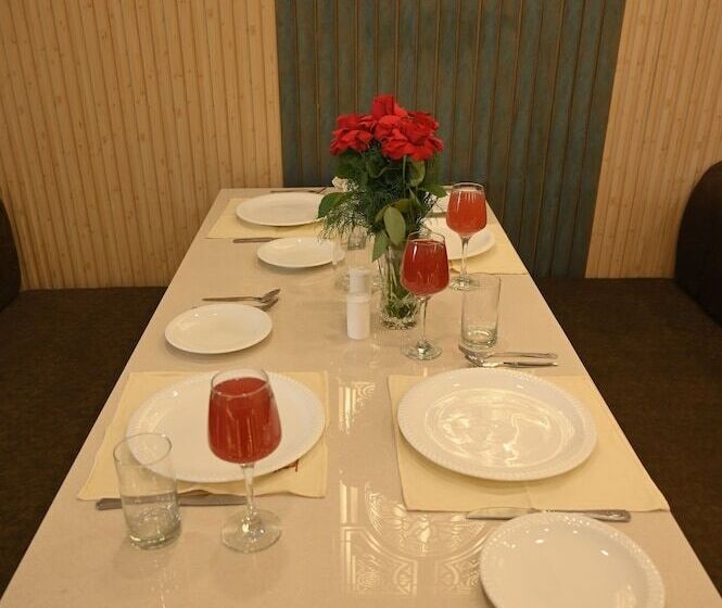 هتل Xenious Biz Ayaan Residency