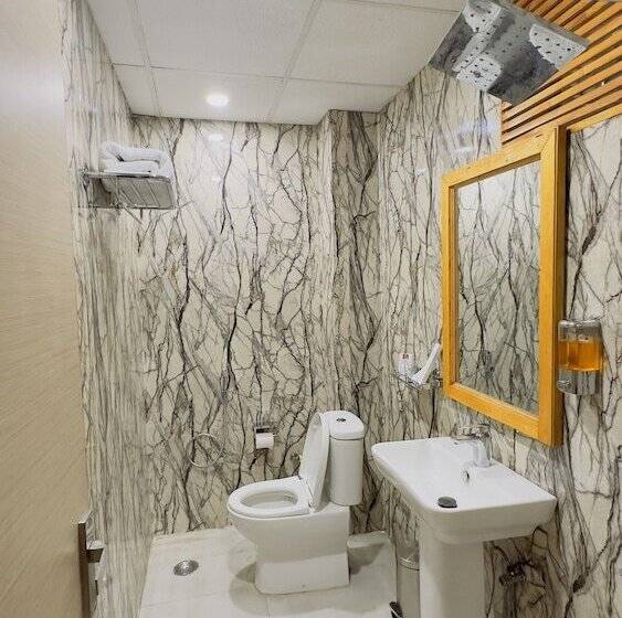 هتل Xenious Biz Ayaan Residency