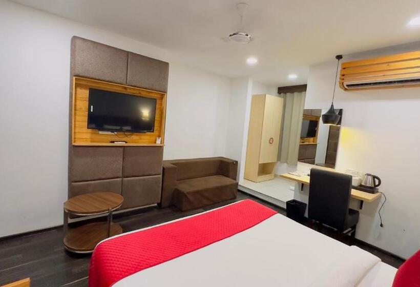 هتل Xenious Biz Ayaan Residency