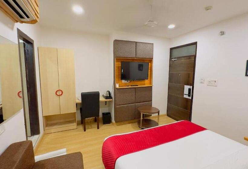 هتل Xenious Biz Ayaan Residency