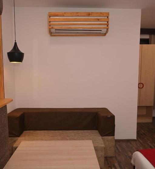 هتل Xenious Biz Ayaan Residency