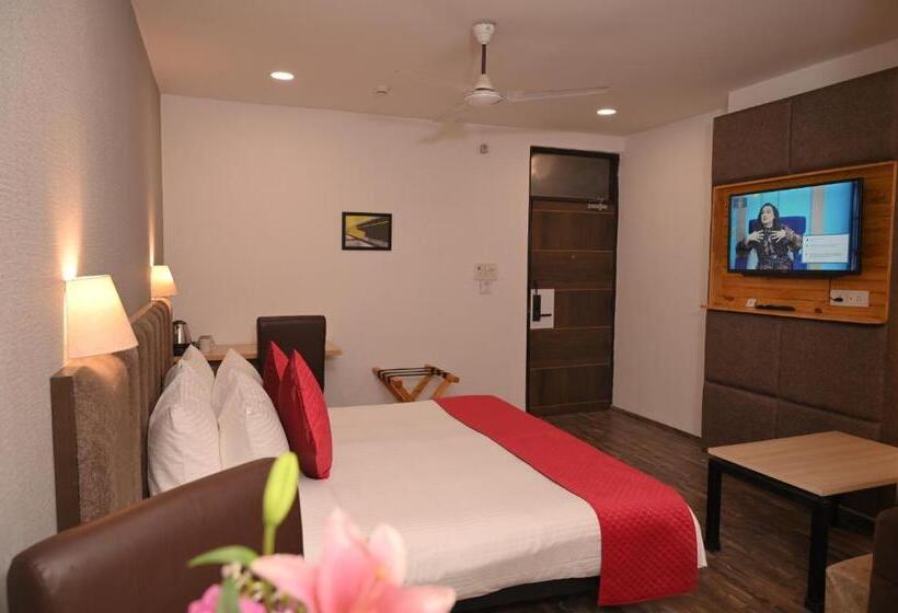 هتل Xenious Biz Ayaan Residency