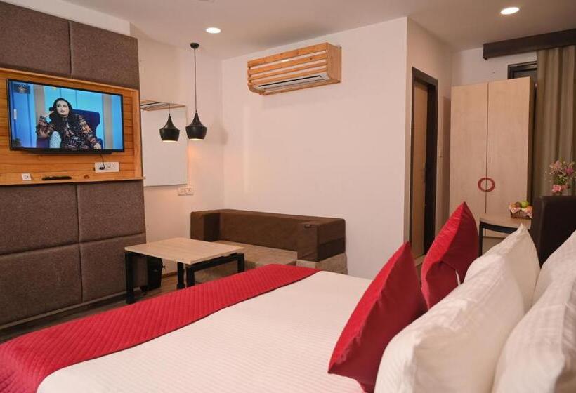 هتل Xenious Biz Ayaan Residency
