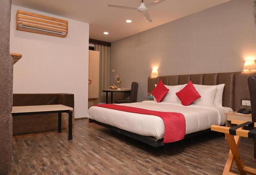 هتل Xenious Biz Ayaan Residency