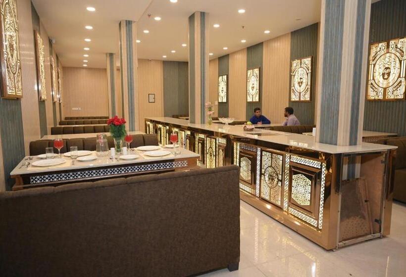 هتل Xenious Biz Ayaan Residency