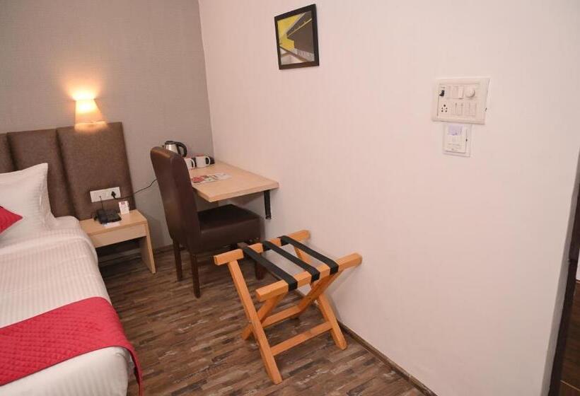 هتل Xenious Biz Ayaan Residency