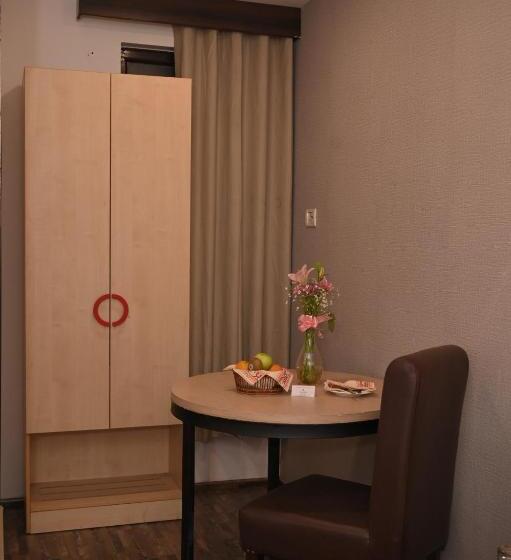 هتل Xenious Biz Ayaan Residency