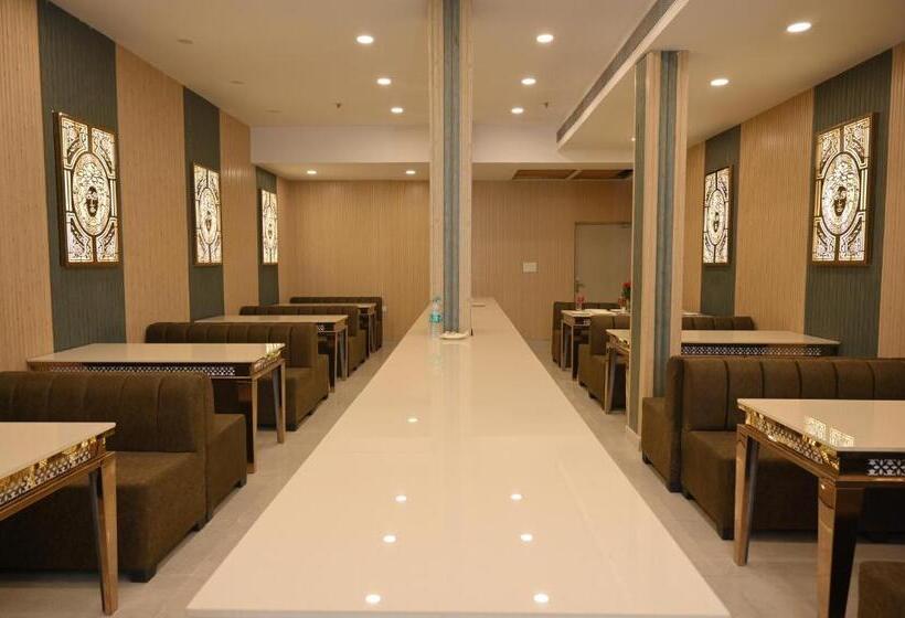هتل Xenious Biz Ayaan Residency