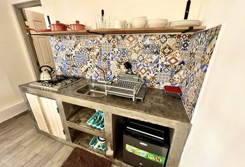 تختخواب و صبحانه Jakes On The Beach