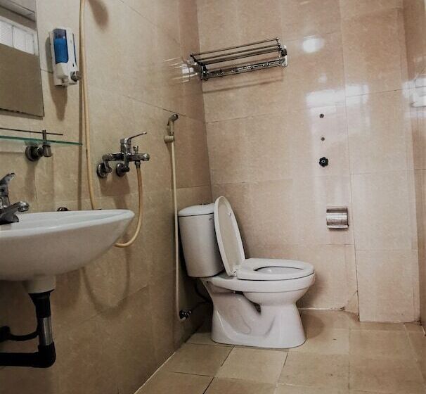 Frontier Hostel & Tours